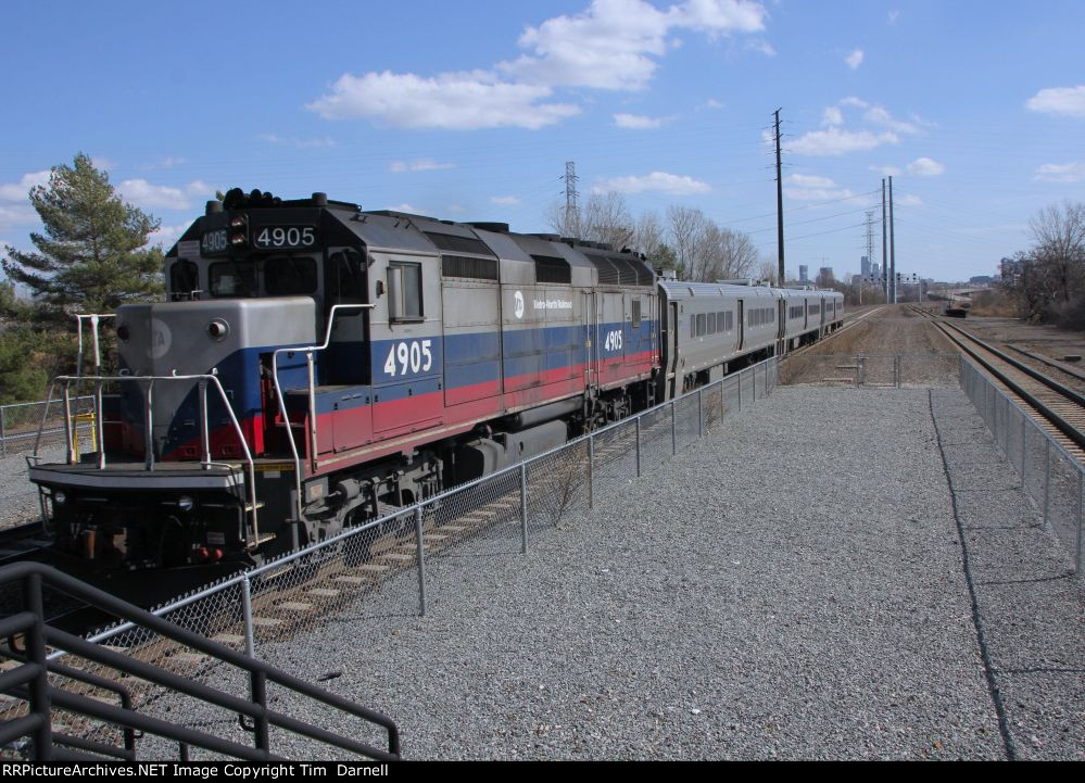 MNCR 4905 arrives